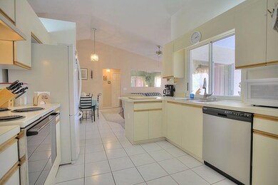 Living Room (photo 2)
