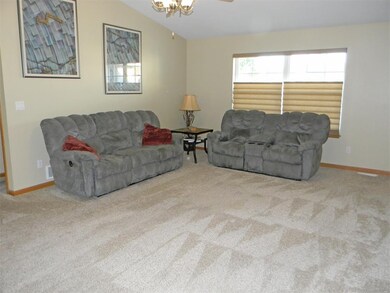 206 N Hillcrest Cir, Center Point, IA 52213 - photo 4