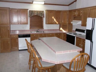 310 B St S, Glen Ullin, ND 58631 - photo 6