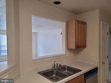 2051 Hunting Ridge Dr, Owings Mills, MD 21117 - photo 5