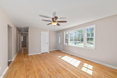 310 Woodhaven Dr, Jacksonville, NC 28540 - photo 6