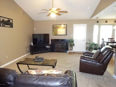 8005 Apple Valley Dr, Louisville, KY 40228 - photo 5