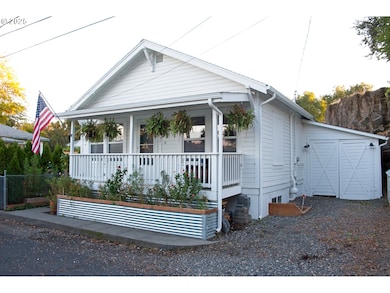 209 1/2 W 5th Place, the Dalles, OR 97058 - photo 2