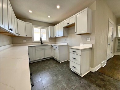 800 S 2nd Ave W, Newton, IA 50208 - photo 7