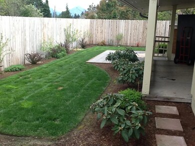 347 NW Pleasant View Dr unit A, Grants Pass, OR 97526 - photo 3