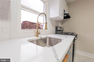 20 Spring St, Trenton, NJ 08618 - photo 2