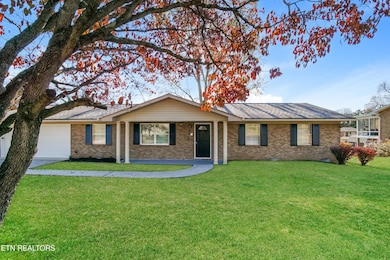 002-photo-front-view-14947086