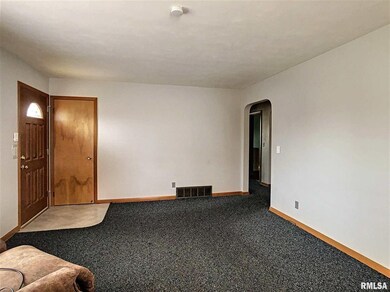 2108 W 35th St, Davenport, IA 52806 - photo 7