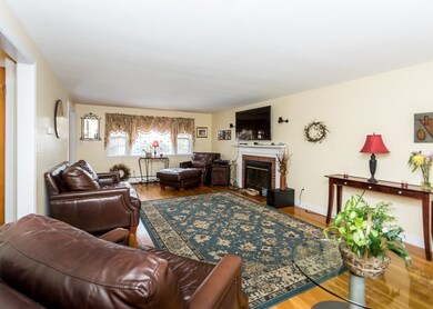 242 Linden St unit A, Waltham, MA 02452 - photo 4