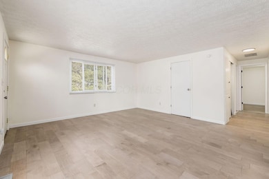 007_f17461_2503 Burgandy Ln-9