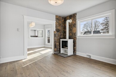 05_411OakStreet_10001_LivingRoom_MRED_20