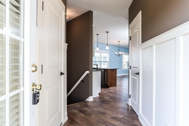 006-photo-hallway-6086289
