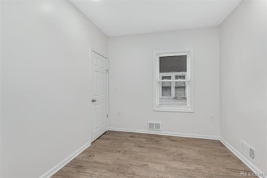 12658 Waltham St, Detroit, MI 48205 - photo 7