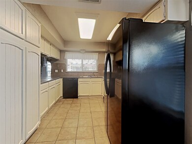 441 E Castle Harbour Dr, Friendswood, TX 77546 - photo 4