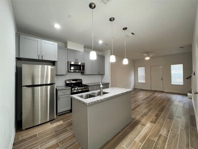 7205 Carver Rd unit B, Houston, TX 77088 - photo 4