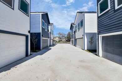 851 S Victory Dr unit B C, Houston, TX 77088 - photo 3