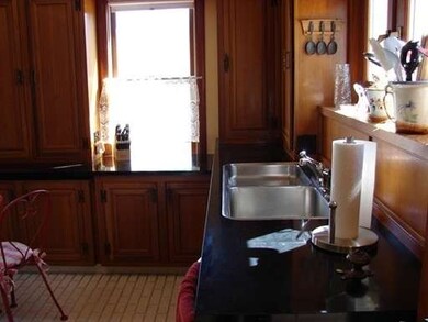 221 Lacus Dr, Holyoke, MA 01040 - photo 4