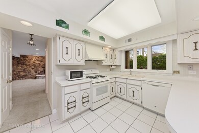 4540 Tall Oaks Ln, Rolling Meadows, IL 60008 - photo 5