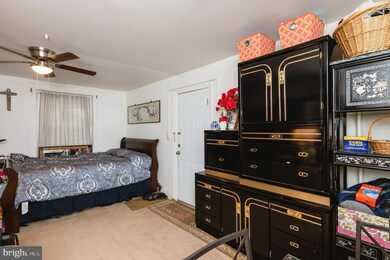 828 Hollins St, Baltimore, MD 21201 - photo 7