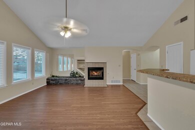 13924 Jeweled Desert Dr, Horizon City, TX 79928 - photo 4