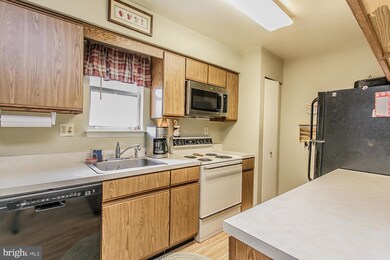 1301 Fairbourne Ct, Lansdale, PA 19446 - photo 6