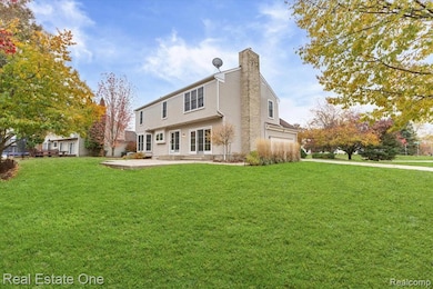 1568 Grandview Dr, Rochester Hills, MI 48306 - photo 4
