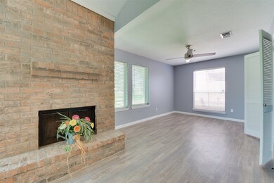 7811 Bateman Ln unit 7811, Houston, TX 77088 - photo 3