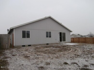 561-842686-back left