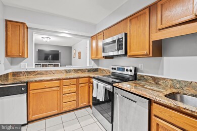 5717 Brewer House Cir unit T1, Rockville, MD 20852 - photo 6