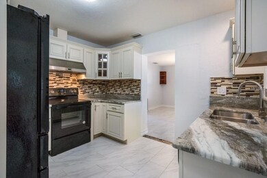 gorgeous kitchen with upgraded granite counter top
