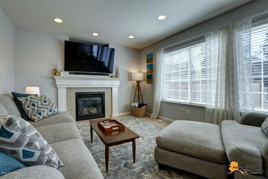 Family room w/gas fireplace