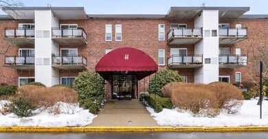 44 Broadlawn Park unit 21, Chestnut Hill, MA 02467 - photo 2