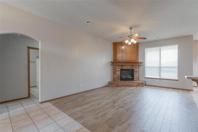 505 Allison Ln, Moore, OK 73160 - photo 5