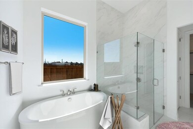 Luxurious master bath, virtually staged for demons