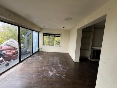 461 Fairview Place, Cincinnati, OH 45219 - photo 4