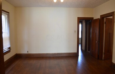 DINING ROOM.jpg