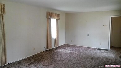 Spacious living room