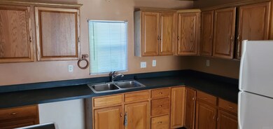 928 W Arch St, Portland, IN 47371 - photo 5