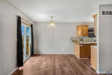 4325 SE Chisolm Rd, Topeka, KS 66609 - photo 5