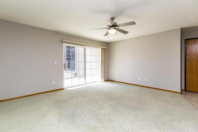 3131 Samuel Ct SW unit 3, Cedar Rapids, IA 52404 - photo 2