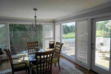 4 Squires Lane dining room