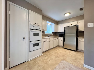 12819 Claygate Dr, Houston, TX 77047 - photo 4