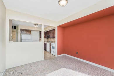 15 Parkview Loop, Staten Island, NY 10314 - photo 3