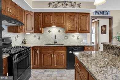 816 Beyer Ave, Reading, PA 19605 - photo 2