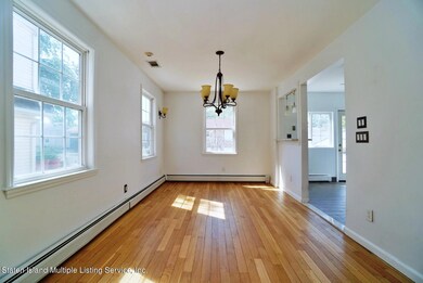 (5) DINING ROOM