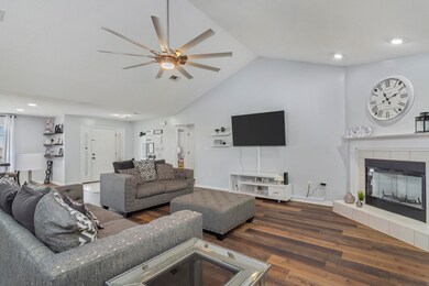 539 Tikell Dr-Living3