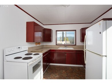 913 E 8th St, the Dalles, OR 97058 - photo 5