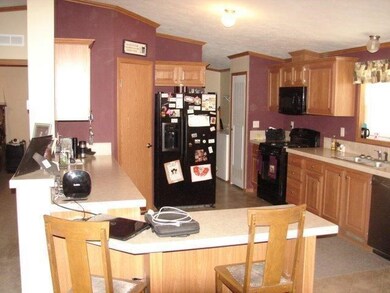 609 E 4th St, Hugoton, KS 67951 - photo 4