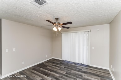 003-photo-living-room-11474550