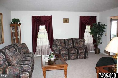 214 Clear Branch Dr, Stewartstown, PA 17363 - photo 2